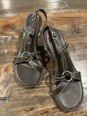 FIONI Clothing Dark Brown T-Strap Slingback Sandals with Ring Detail